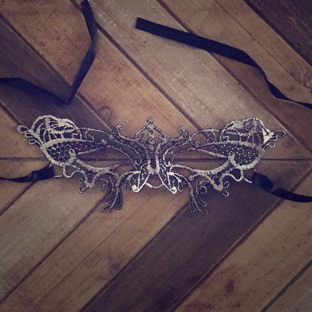 Masquerade mask 🎭